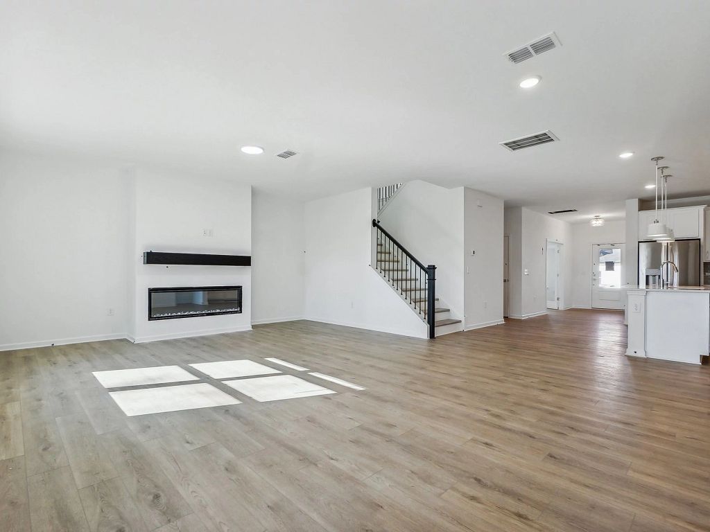 Crescent Mills - Macon Interior Image 18
