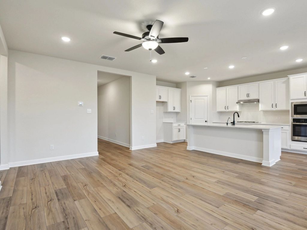 Hennersby Hollow - Makenzie Interior Image 7