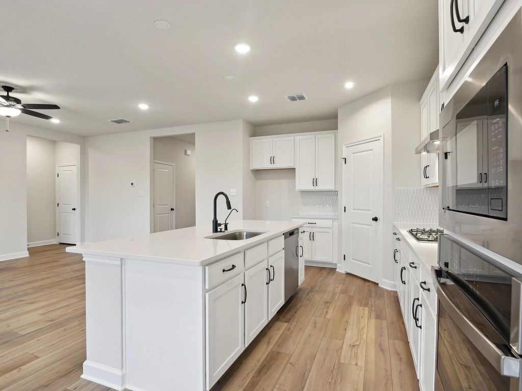 Hennersby Hollow - Makenzie Interior Image 8