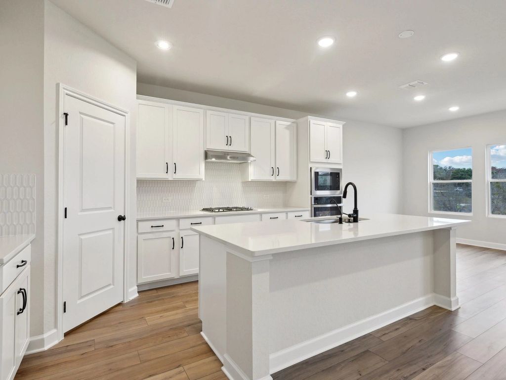 Hennersby Hollow - Makenzie Interior Image 10