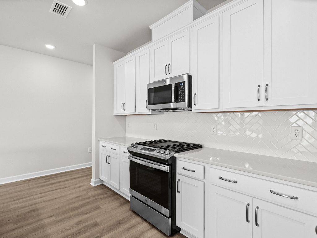 Watson Hill - Madison Interior Image 7