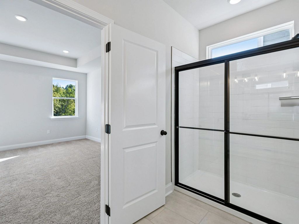Ascent at Arbor Ridge - Washington Interior Image 11