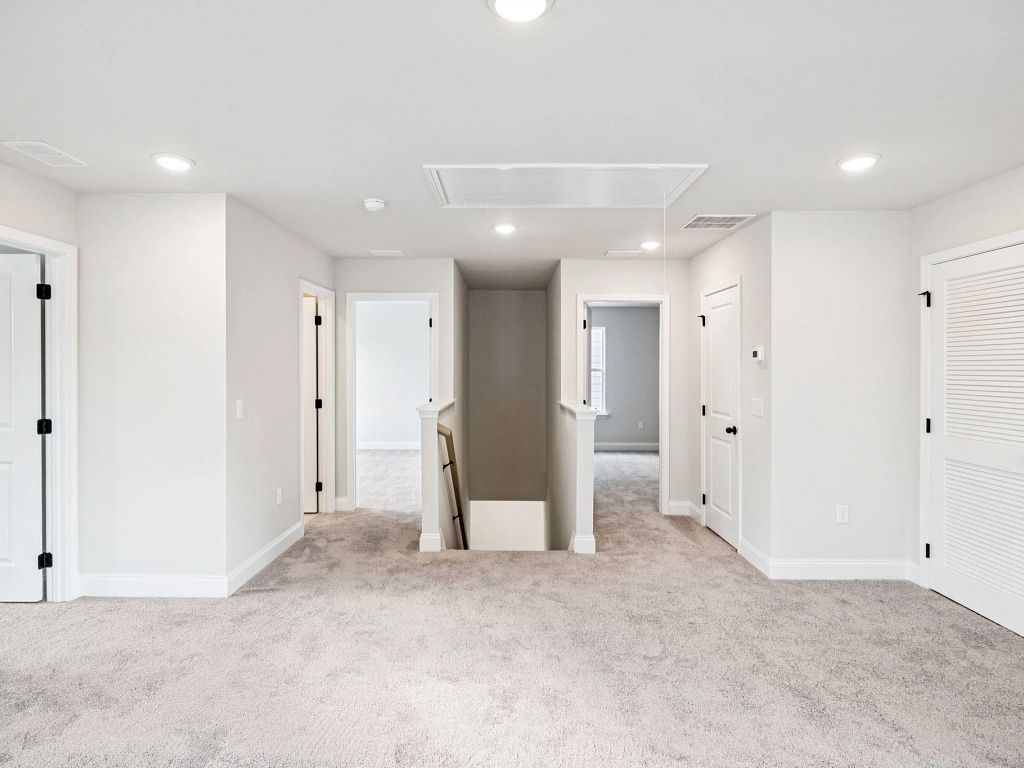 Ascent at Arbor Ridge - Washington Interior Image 13