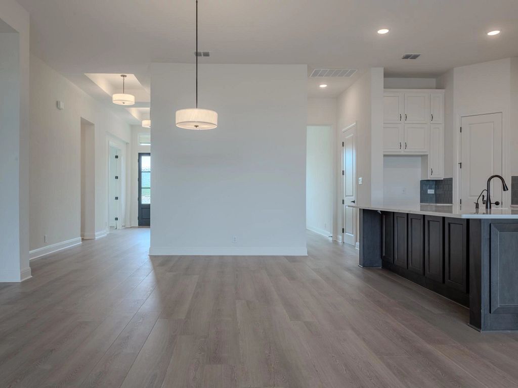 Waldsanger - Avalon II Interior Image 6