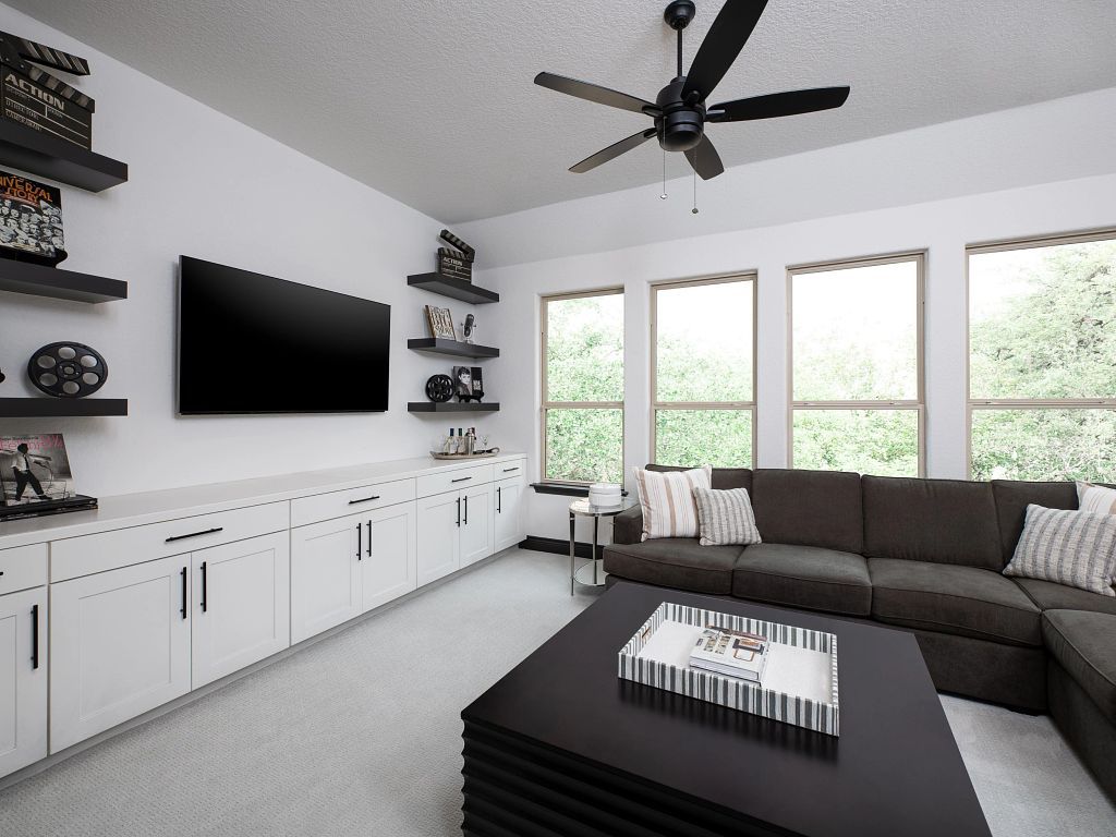 Megan's Landing - Alexander II Interior Image 5