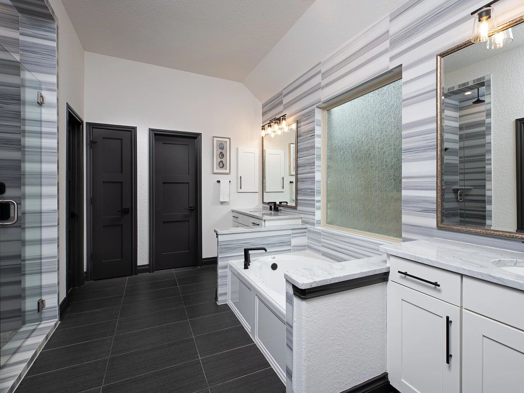 Megan's Landing - Alexander II Interior Image 7