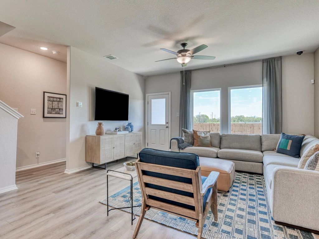 Hennersby Hollow - Granbury Interior Image 12