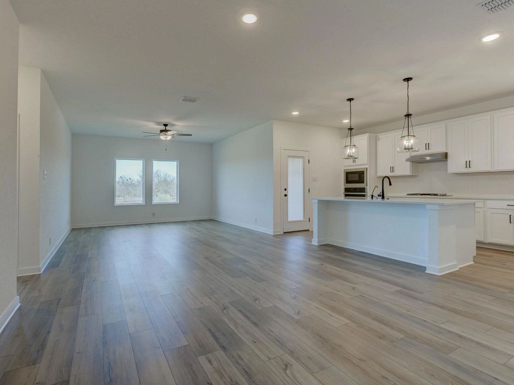 The Wilder - Hayes Interior Image 12