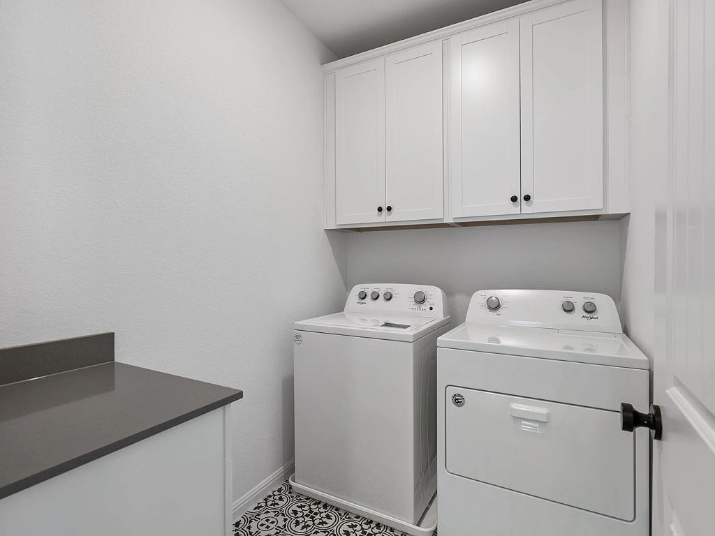 Lariat - Falcon Interior Image 8