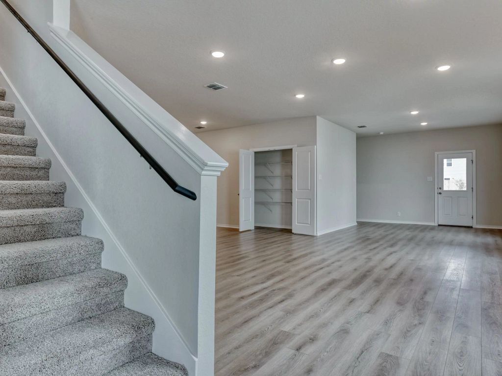 Hennersby Hollow - McKinney Interior Image 3