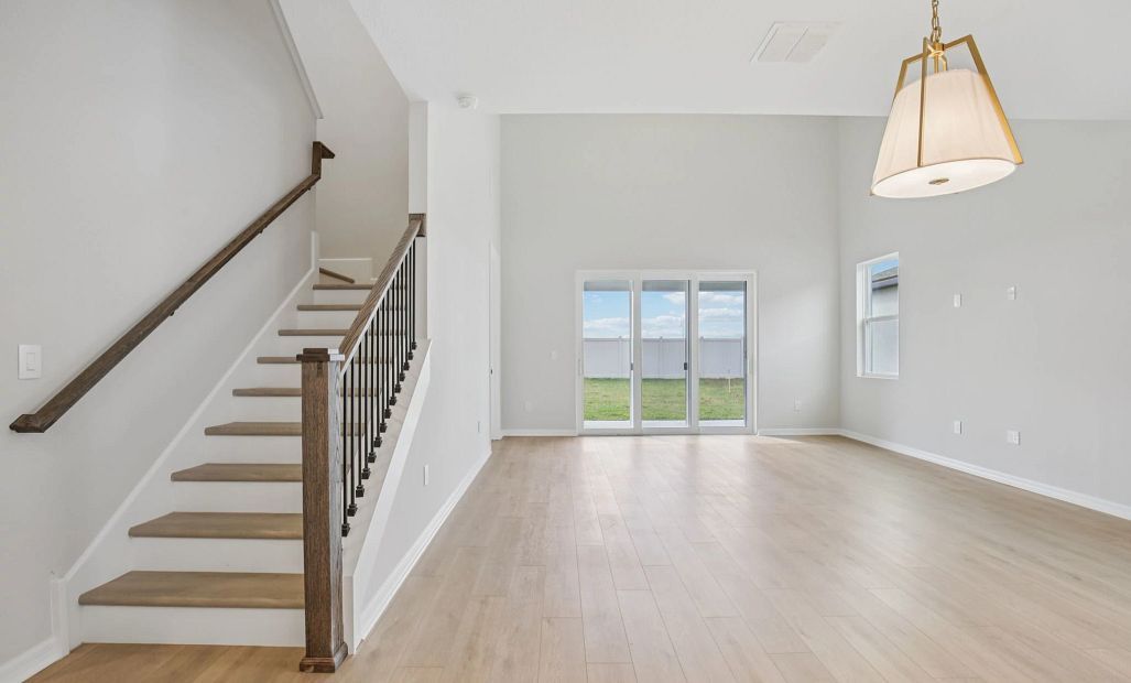 Spacious dining nook and family room layout