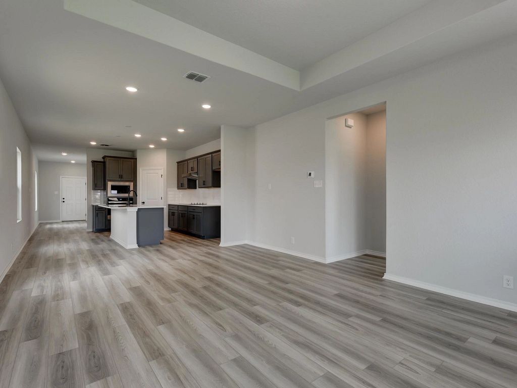 Hennersby Hollow - Travis Interior Image 3