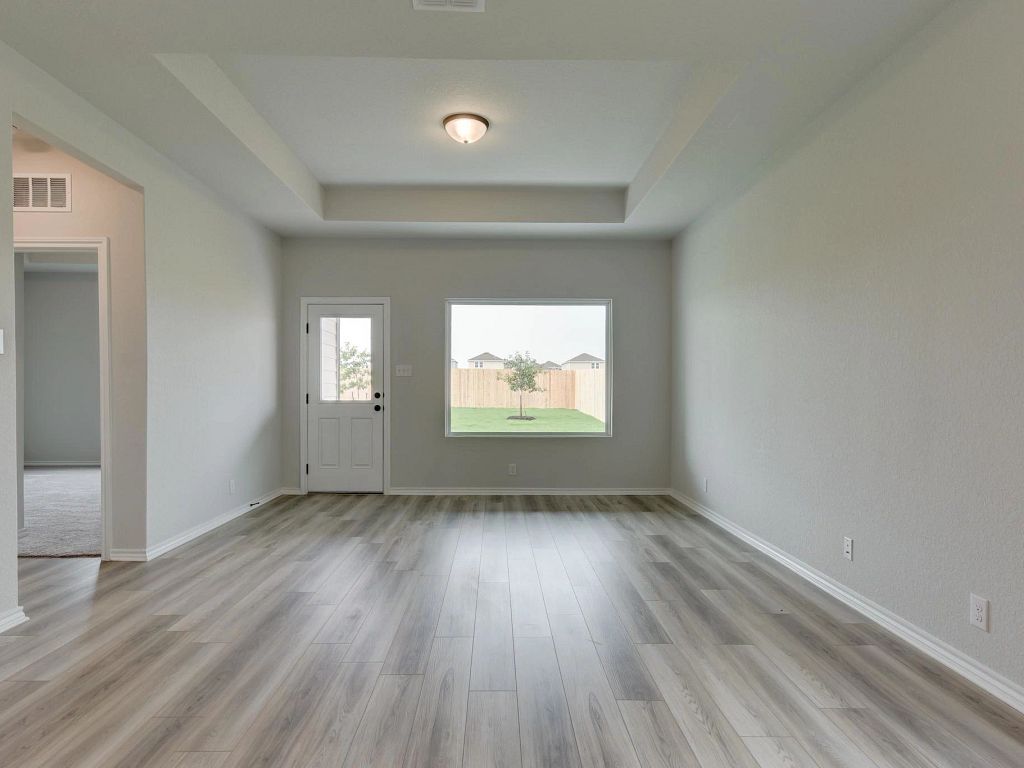Hennersby Hollow - Travis Interior Image 4