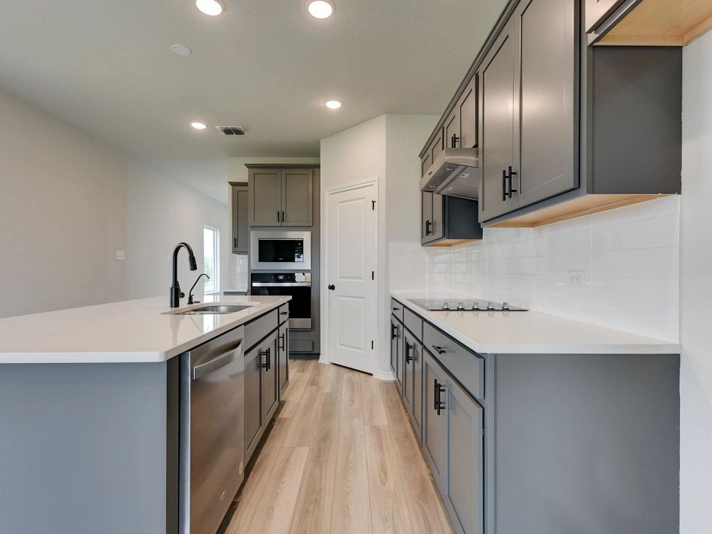Hennersby Hollow - Travis Interior Image 6