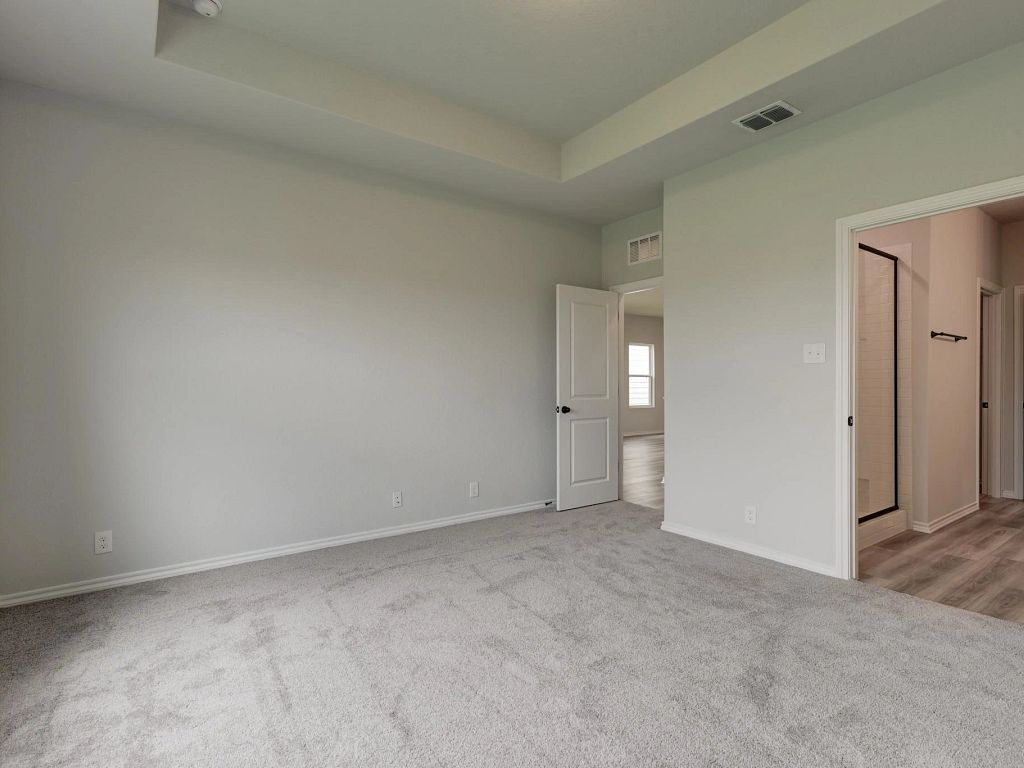 Hennersby Hollow - Travis Interior Image 8