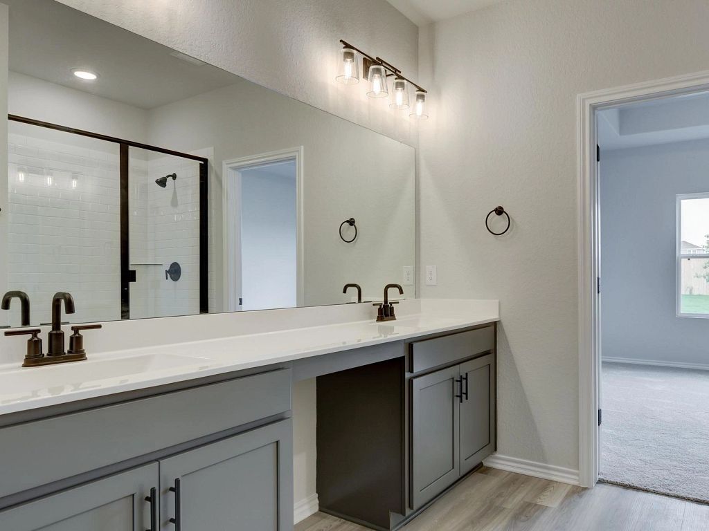 Hennersby Hollow - Travis Interior Image 10