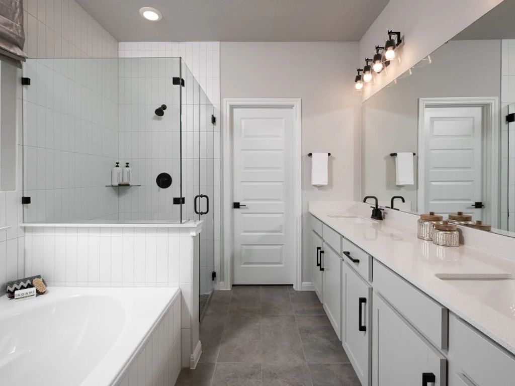 Lariat - McKinney Interior Image 8