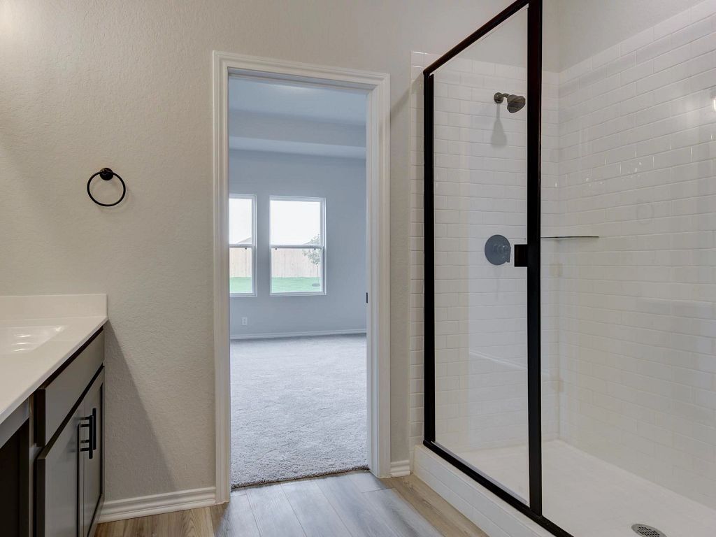 Hennersby Hollow - Travis Interior Image 11