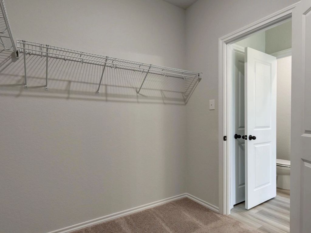 Hennersby Hollow - Travis Interior Image 12