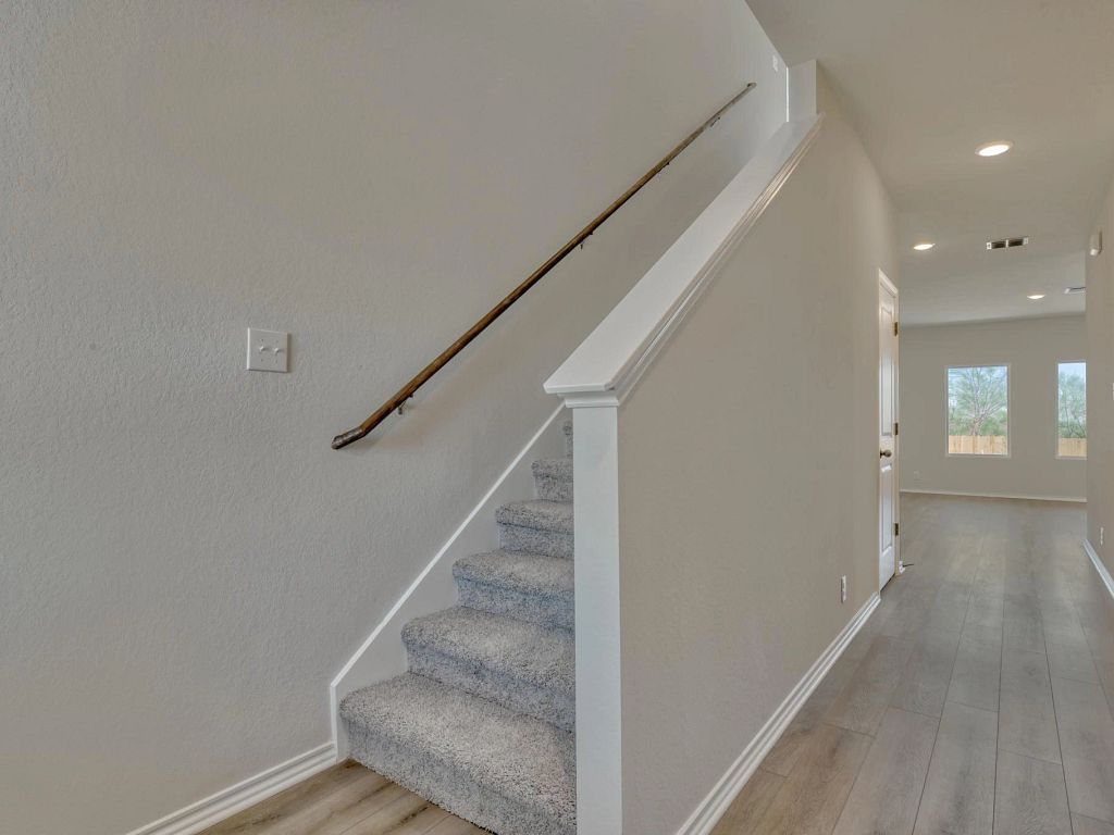 Hennersby Hollow - Placid Interior Image 3