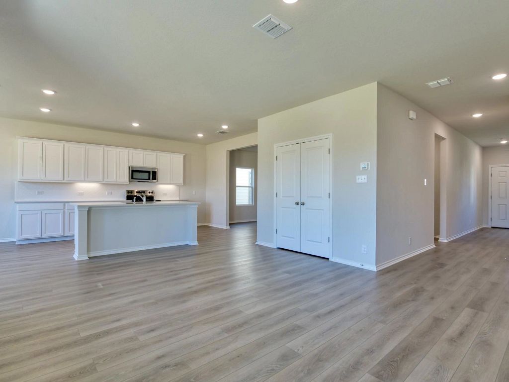 Hennersby Hollow - Placid Interior Image 7
