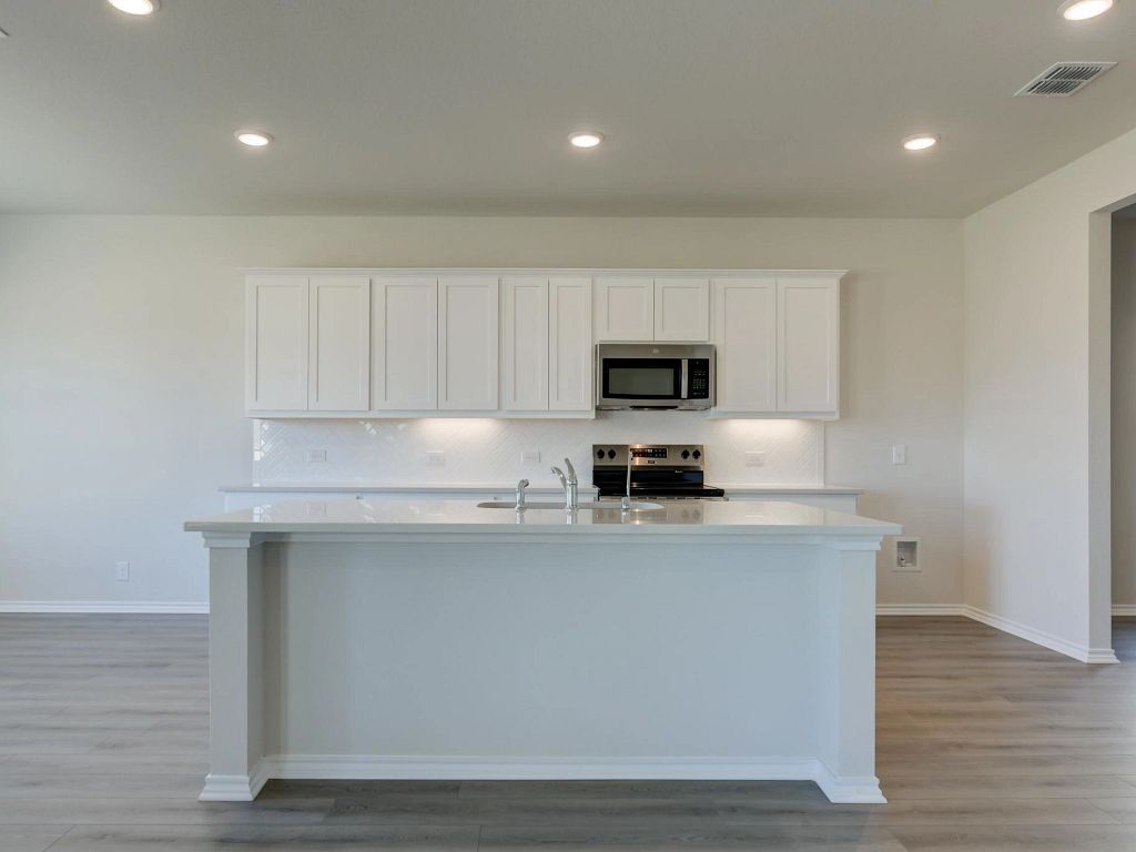 Hennersby Hollow - Placid Interior Image 8