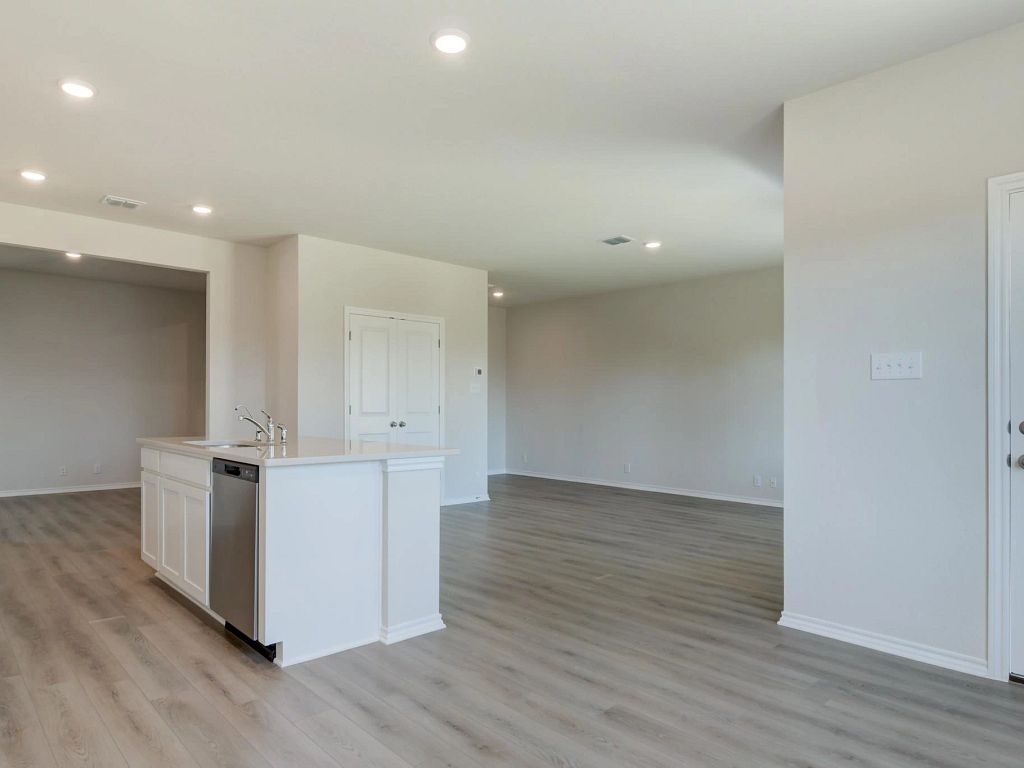 Hennersby Hollow - Placid Interior Image 10