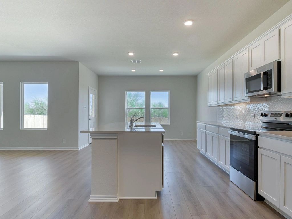 Hennersby Hollow - Placid Interior Image 11