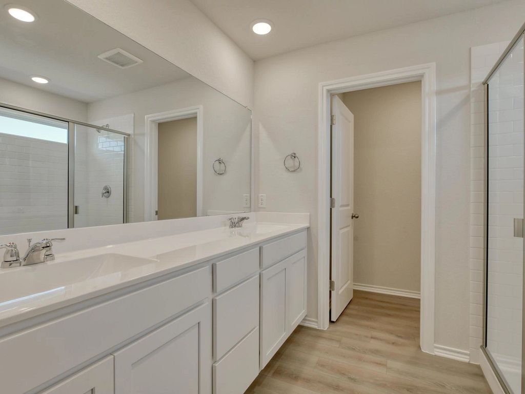 Hennersby Hollow - Placid Interior Image 15