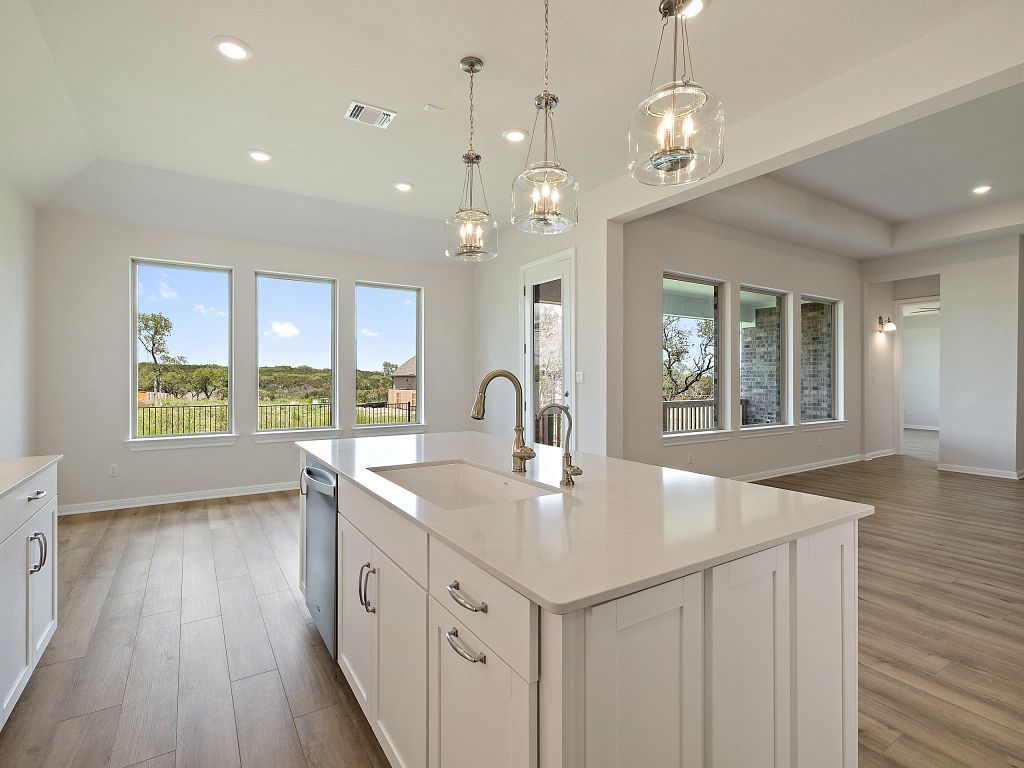 La Cima - Whitney Interior Image 11