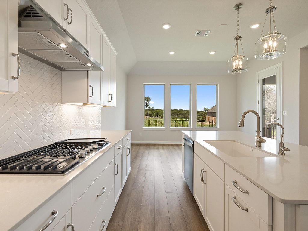 La Cima - Whitney Interior Image 12