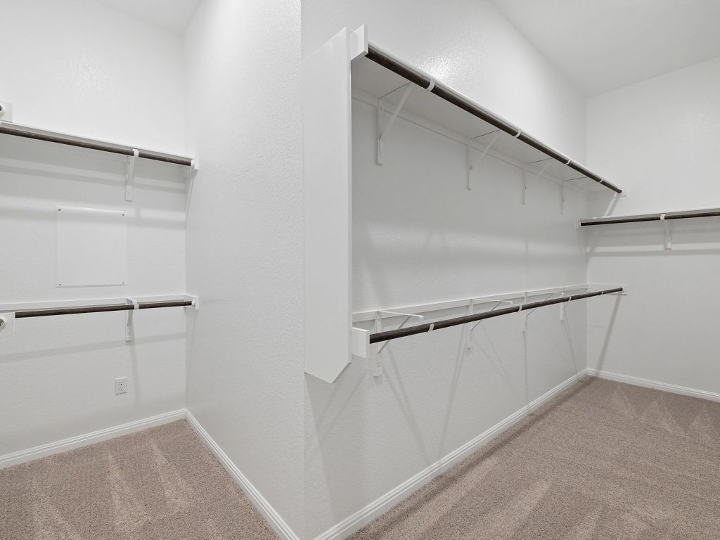 La Cima - Whitney Interior Image 16