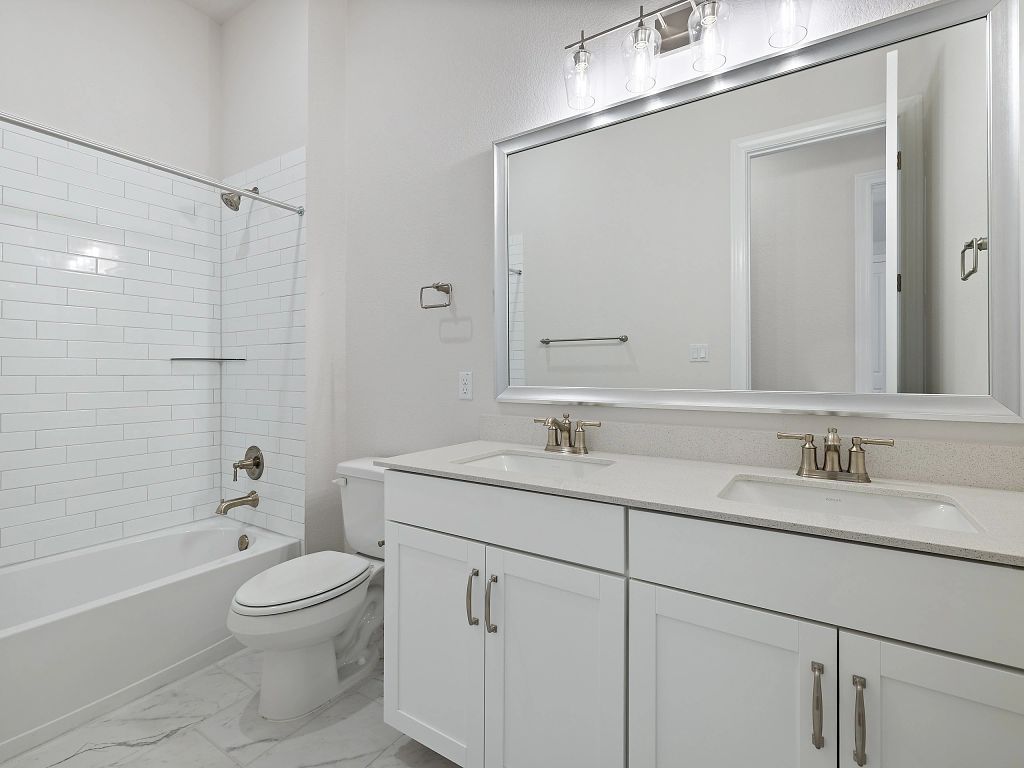 La Cima - Whitney Interior Image 18