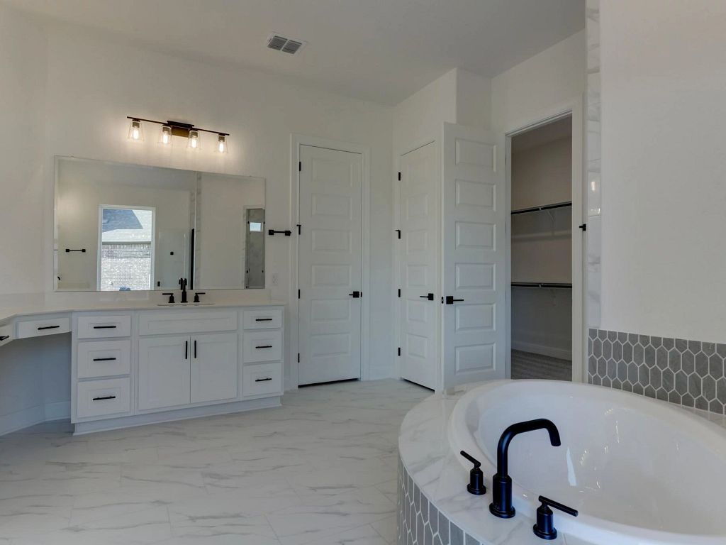 Waldsanger - Kylie Interior Image 16
