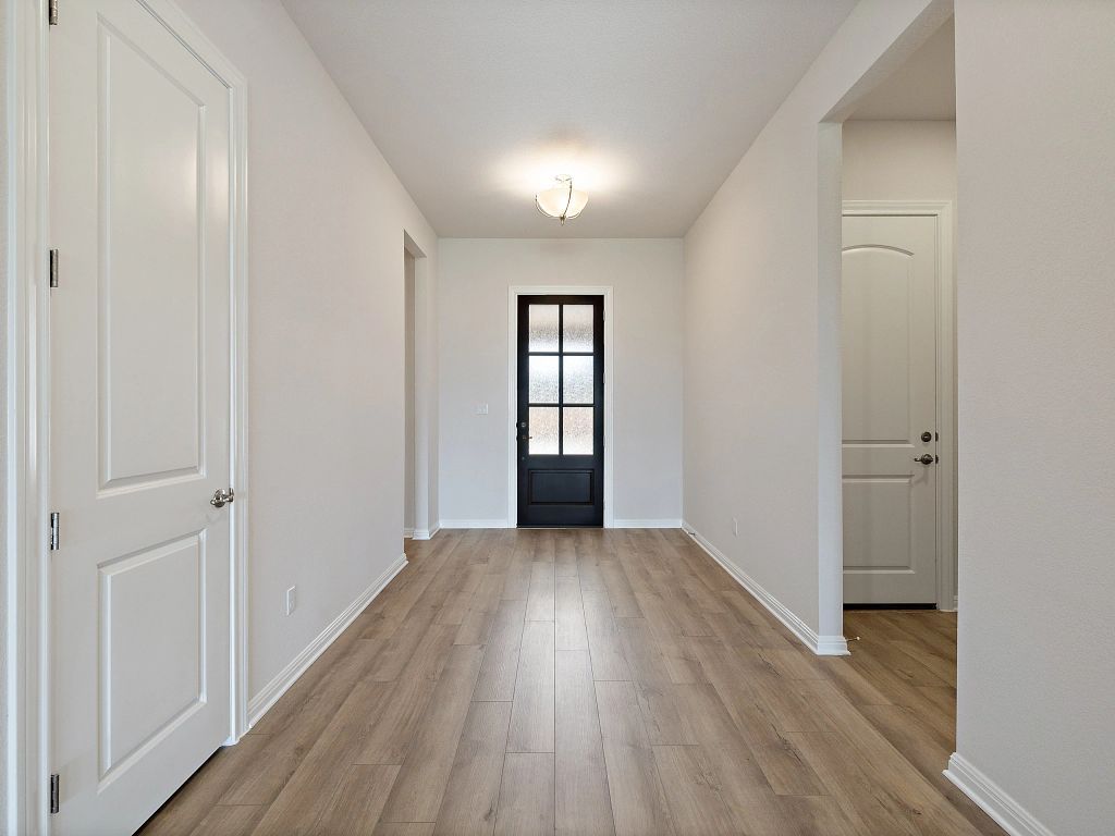 La Cima - Whitney Interior Image 4