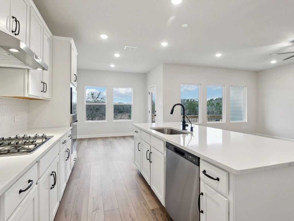 Hennersby Hollow - Makenzie Interior Image 11
