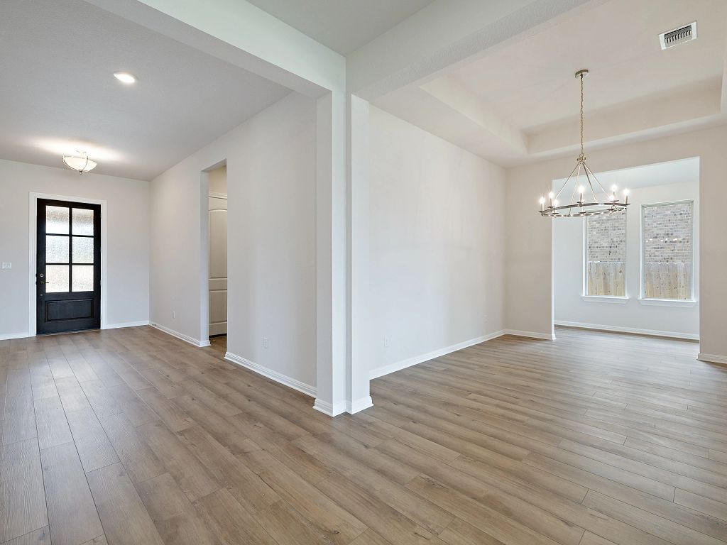 La Cima - Whitney Interior Image 5