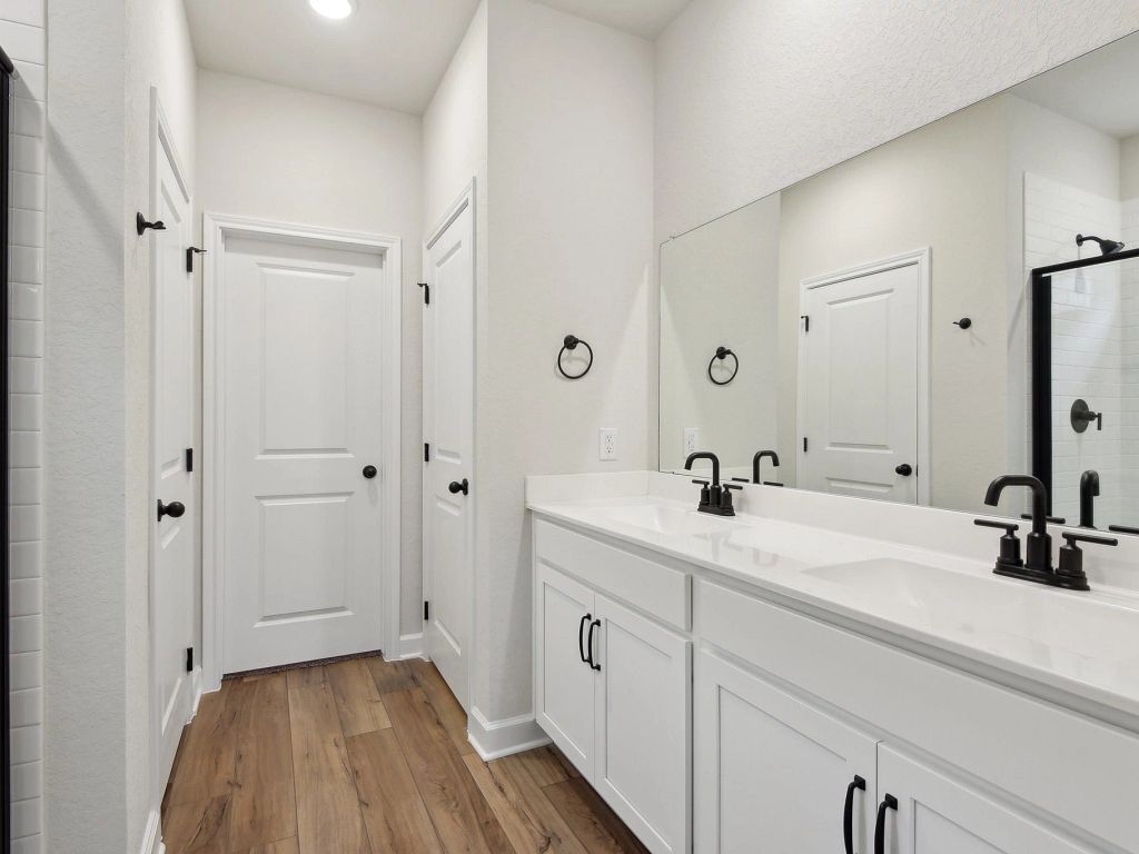 Hennersby Hollow - Makenzie Interior Image 18