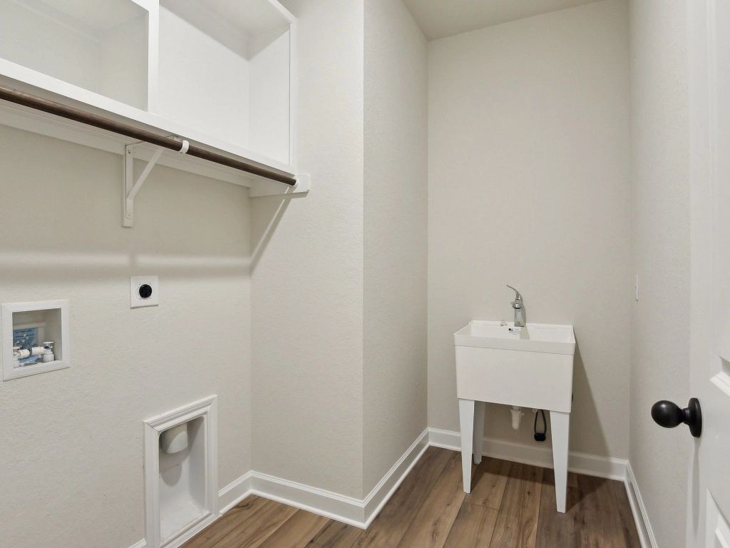 Hennersby Hollow - Makenzie Interior Image 21