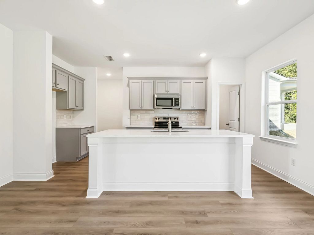 Cades Bluff - Westmore Interior Image 3