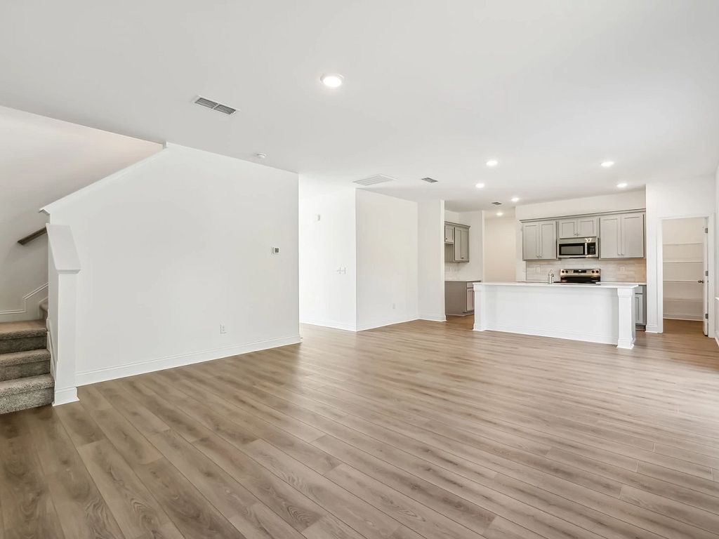 Cades Bluff - Westmore Interior Image 6