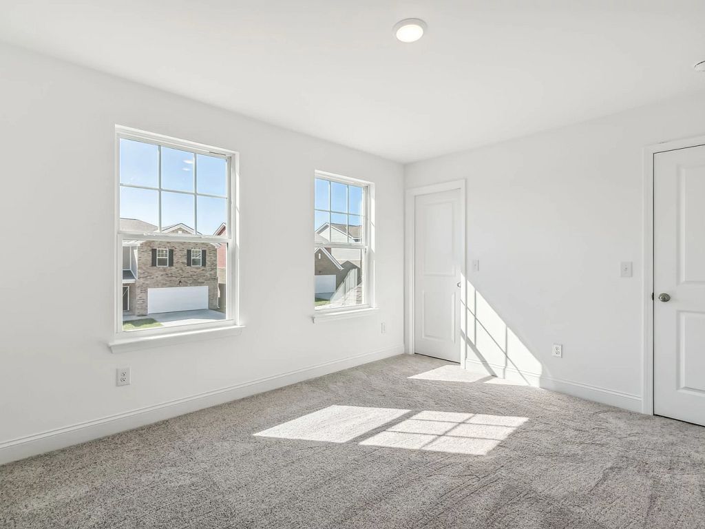 Cades Bluff - Westmore Interior Image 10
