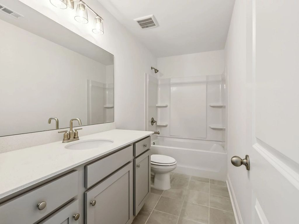 Cades Bluff - Westmore Interior Image 11