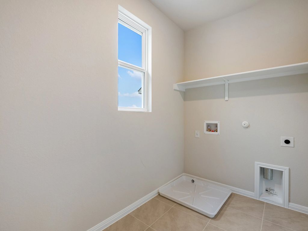 Lariat - Robin Interior Image 26