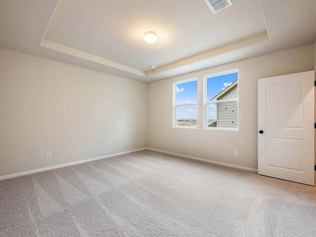 Lariat - Robin Interior Image 29