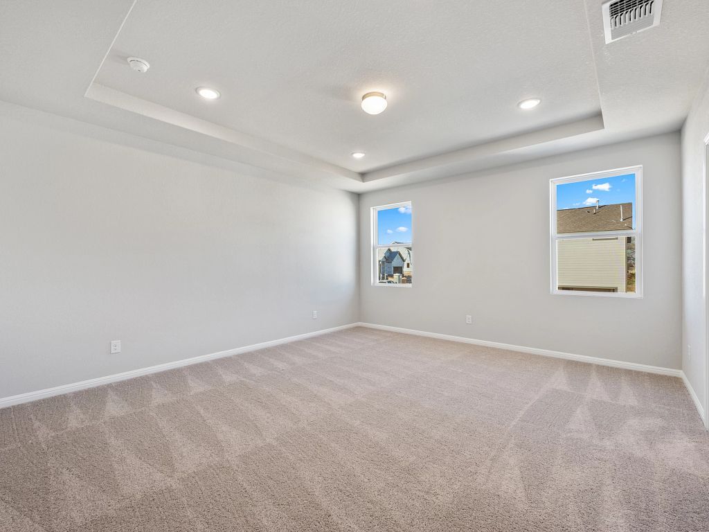 Lariat - Raven Interior Image 13