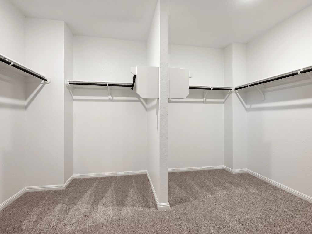 Lariat - Raven Interior Image 18