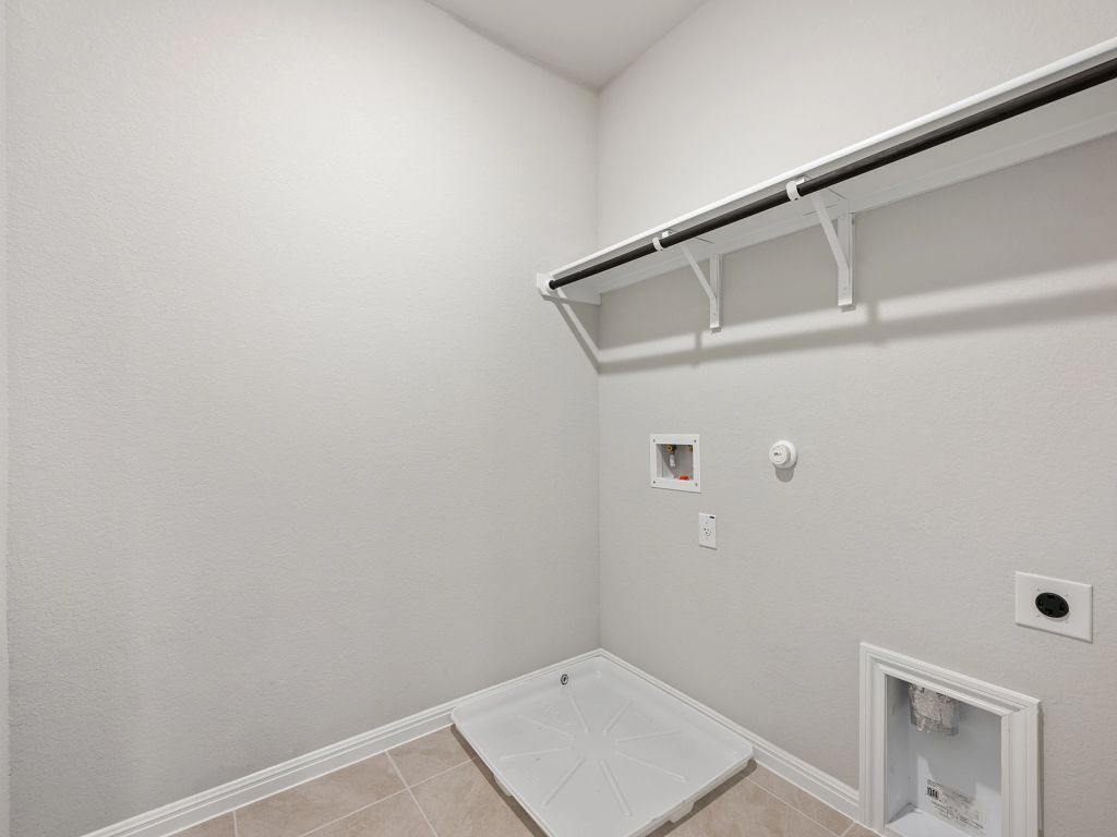 Lariat - Raven Interior Image 23
