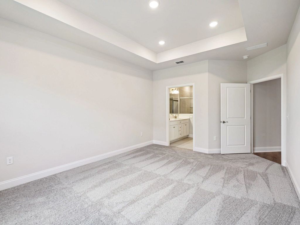 Stewart's Glen | 55+ Community - Hickory Interior Image 6