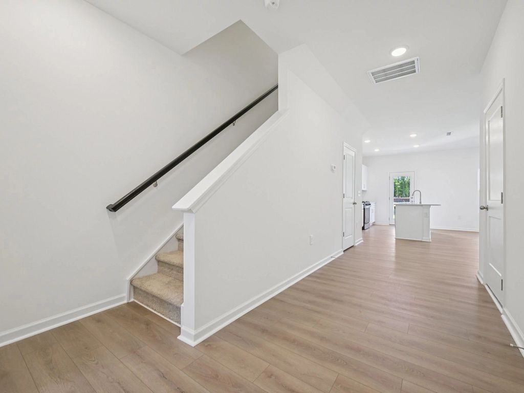 Towns at The Point - Dogwood Interior Image 4